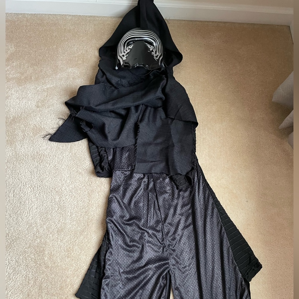 Boys Kylo Ren costume size XL